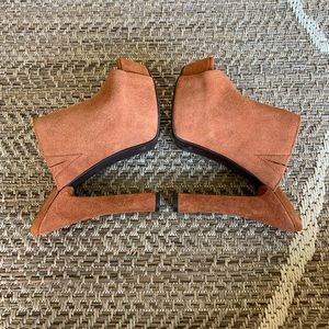 Jessica Simpson pumps